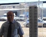גרופמן במשרד המכירות בבת ים